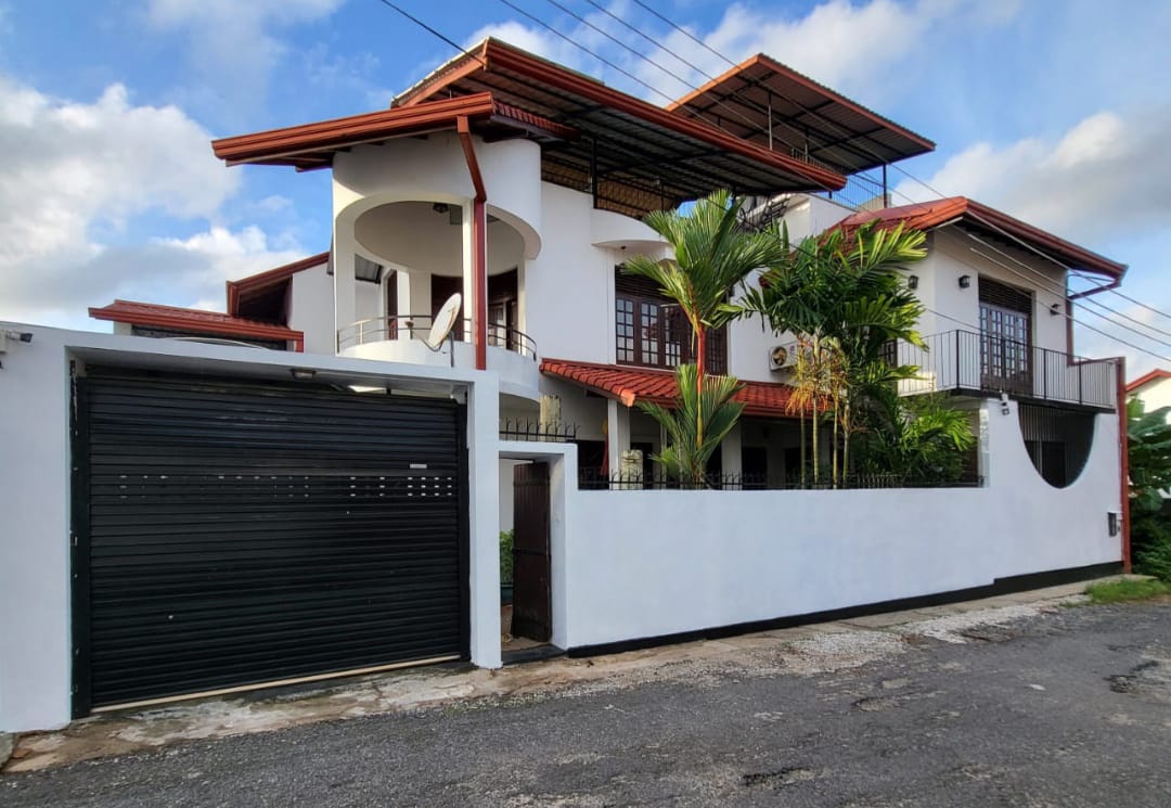 LKR 42.5 million | 10 Perch Fully Furnished House for SALE in Piliyandala (Gangarama Rd) (H013) - Image 8