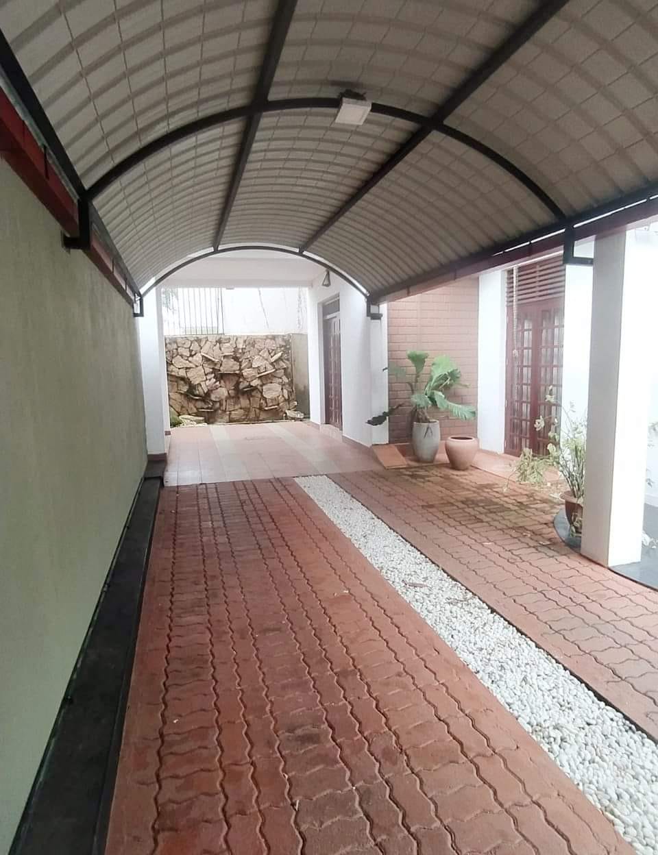 LKR 42.5 million | 10 Perch Fully Furnished House for SALE in Piliyandala (Gangarama Rd) (H013) - Image 3