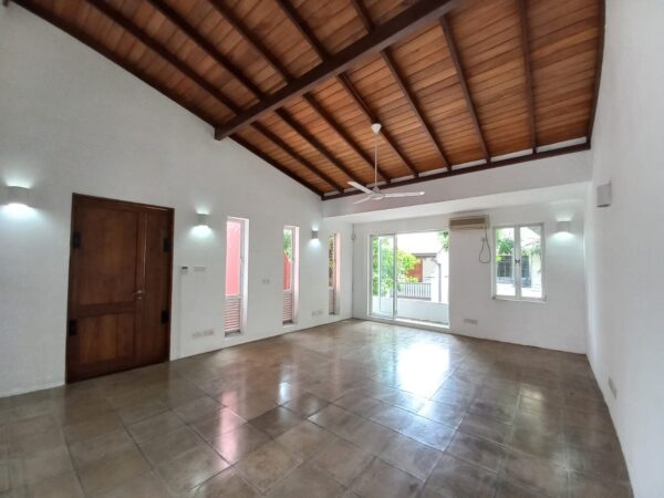 Luxury House in Colombo 07 - Image 3