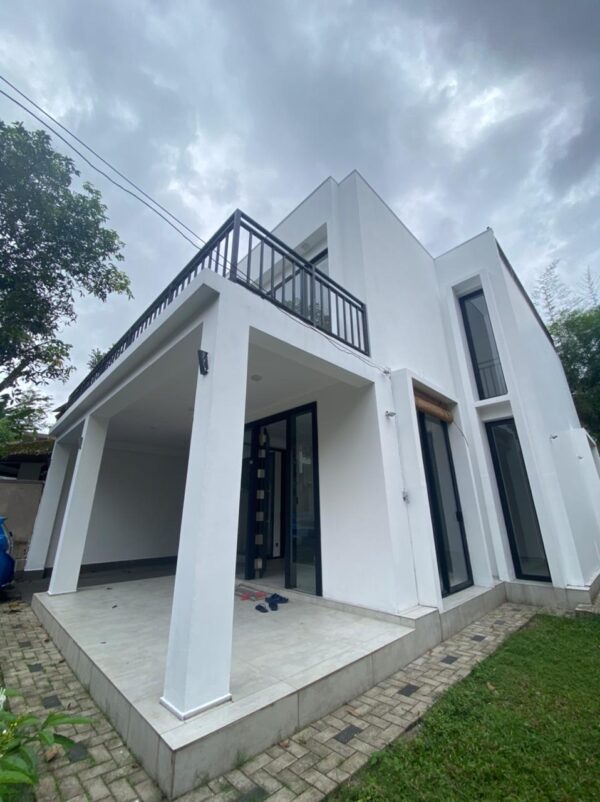 Modern House for sale in Kottawa - Image 2
