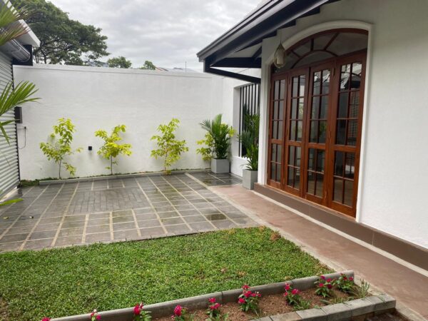 Well maintained Two-Story House for Sale in Colombo 05 - Image 6