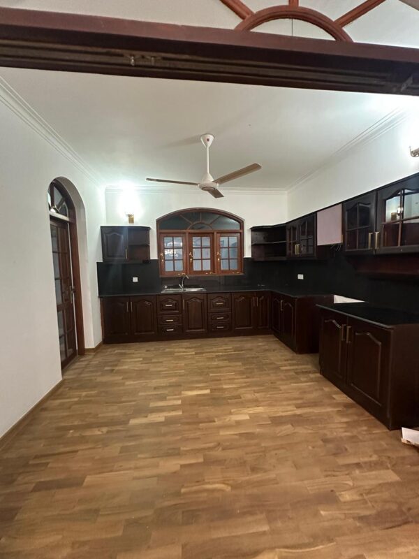 Well maintained Two-Story House for Sale in Colombo 05 - Image 5