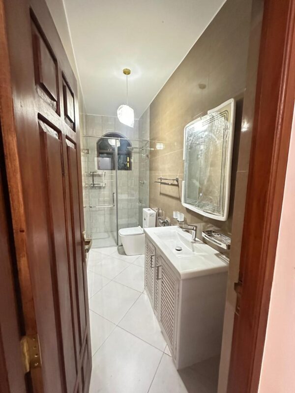 Well maintained Two-Story House for Sale in Colombo 05 - Image 4