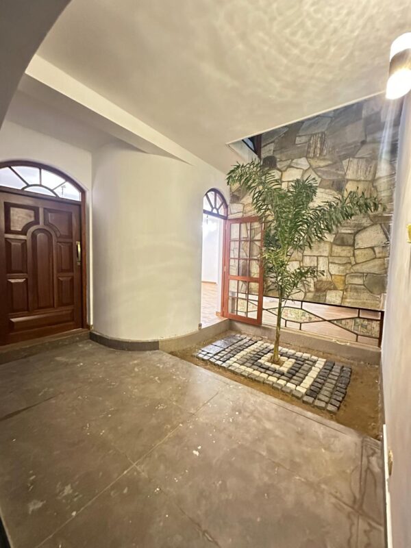 Well maintained Two-Story House for Sale in Colombo 05 - Image 3