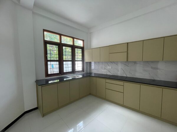 Brand new House for sale in Boralesgamuwa - Image 4