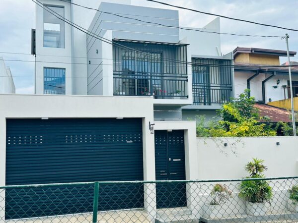 Modern semi furnished House for sale in Athurugiriya - Image 2