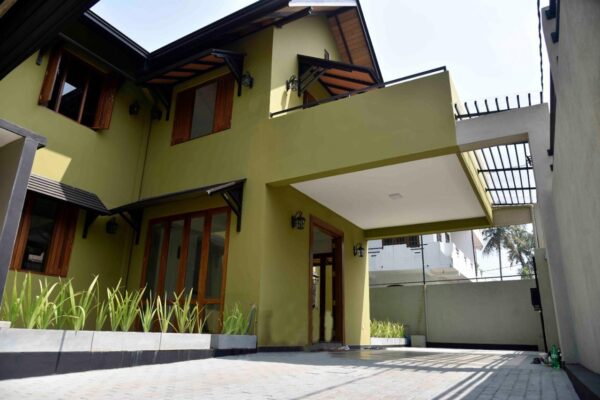 Brand New House for sale in Ja Ela - Image 2
