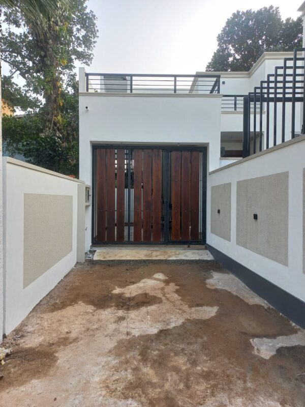 Modern Brand New House for sale Athurugiriya - Image 2