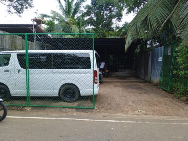 7.5 Perch Prime Commercial / Residential land for sale in Boralesgamuwa - Image 4