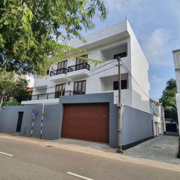 Modern House for Rent in Colombo 07 - Image 2