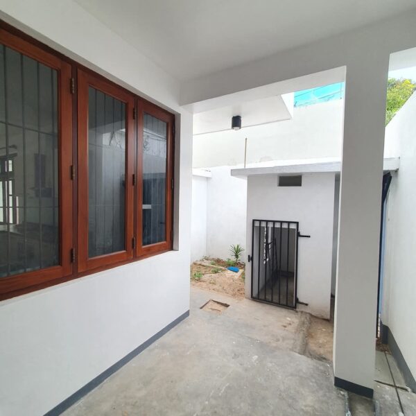 Modern House for Rent in Colombo 07 - Image 6