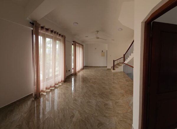 Modern House for Rent in Colombo 07 - Image 4