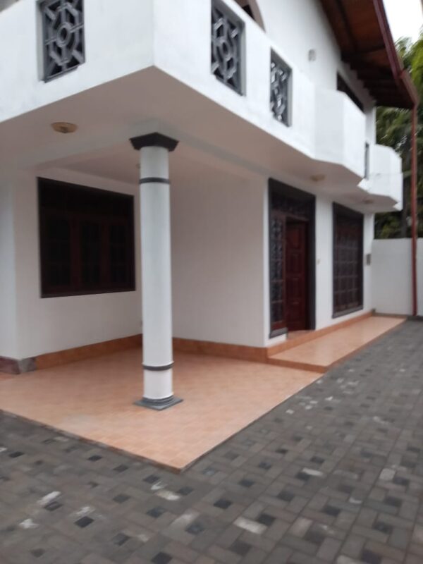 LKR 33 M | House for sale in Boralesgamuwa - Image 4