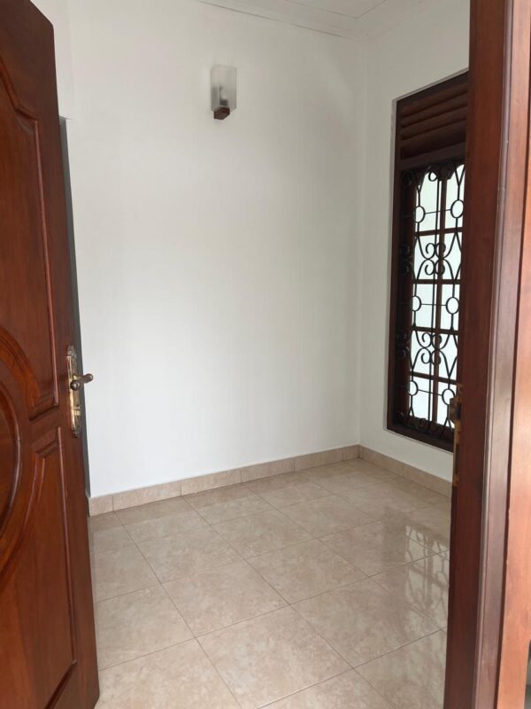 LKR 28.5 M House for sale in Kottawa - Image 7