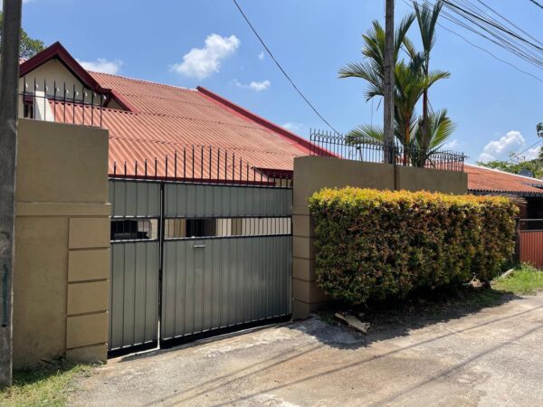 Hot Property Alert! 4BR Home in Millennium City Athurugiriya - Image 2