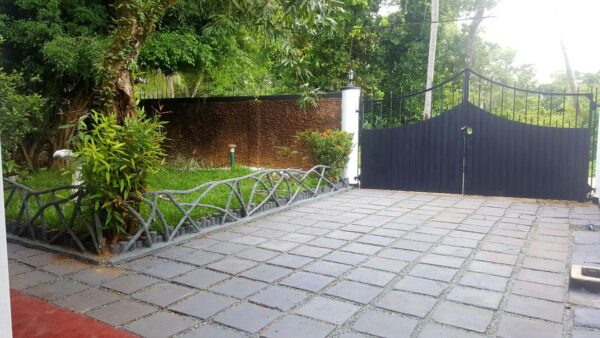 Tourist villa for sale in Weligama - Image 3