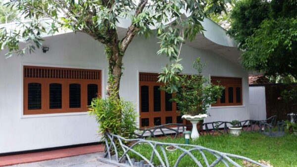 Tourist villa for sale in Weligama - Image 2