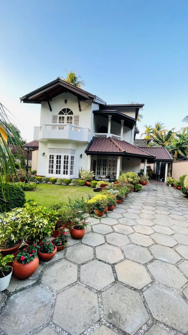 Dream villa for sale in Kadawatha - Image 8