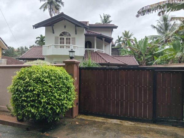 Dream villa for sale in Kadawatha - Image 2