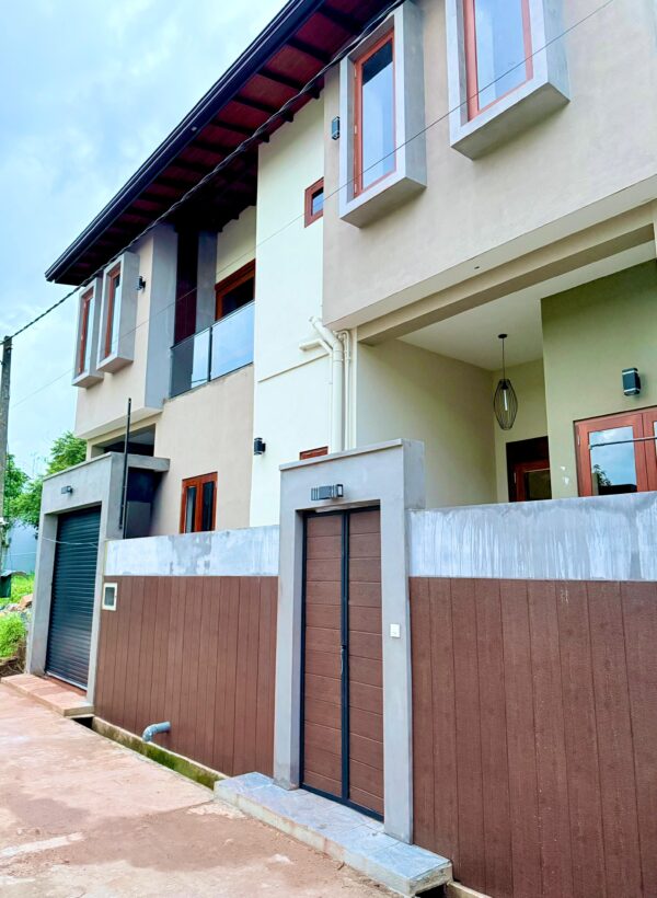 Modern House for sale in Thalawathugoda - Image 6