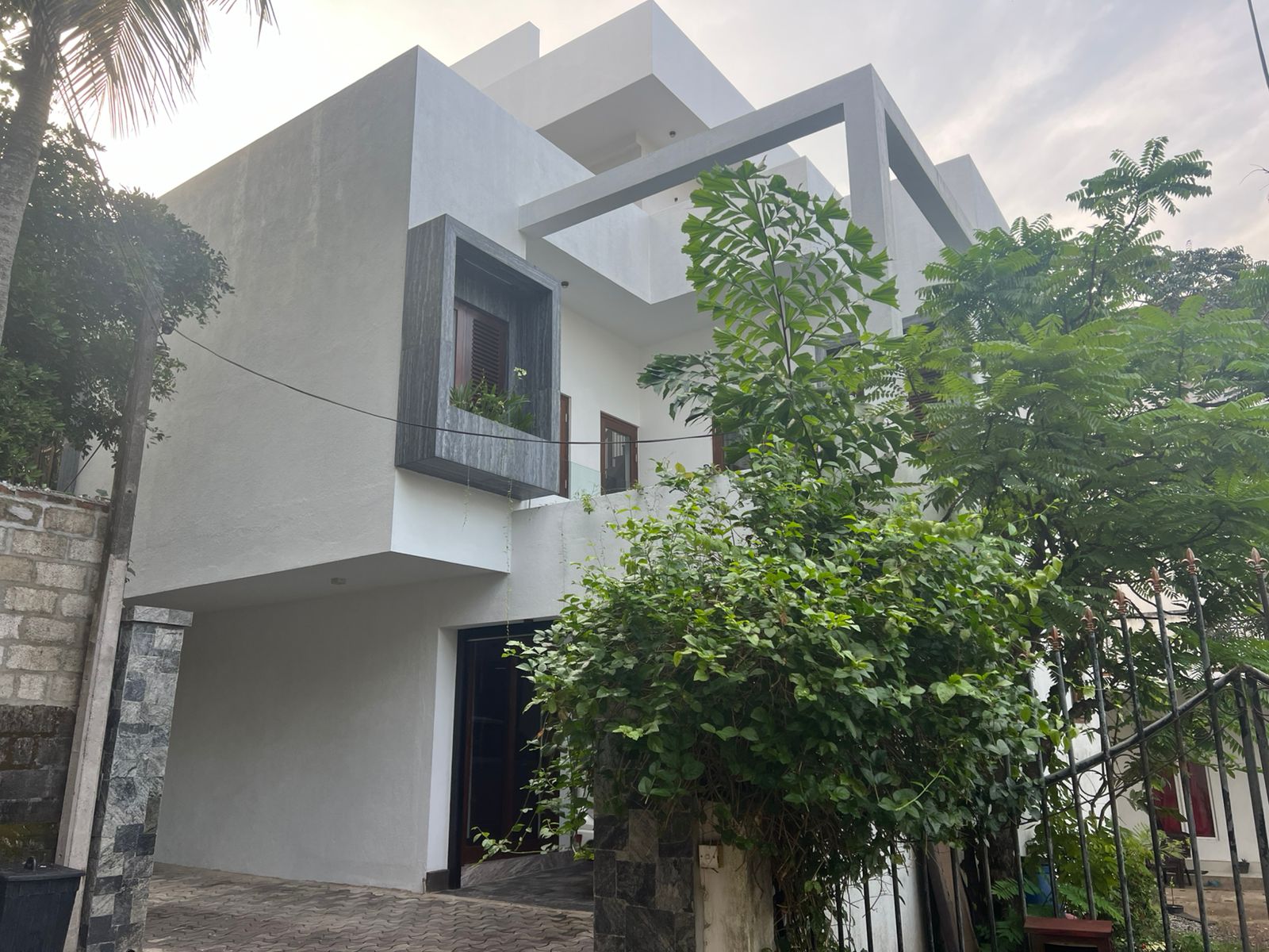 This stunning 5-perch property offers in Kalubowila, Dehiwala - Image 2