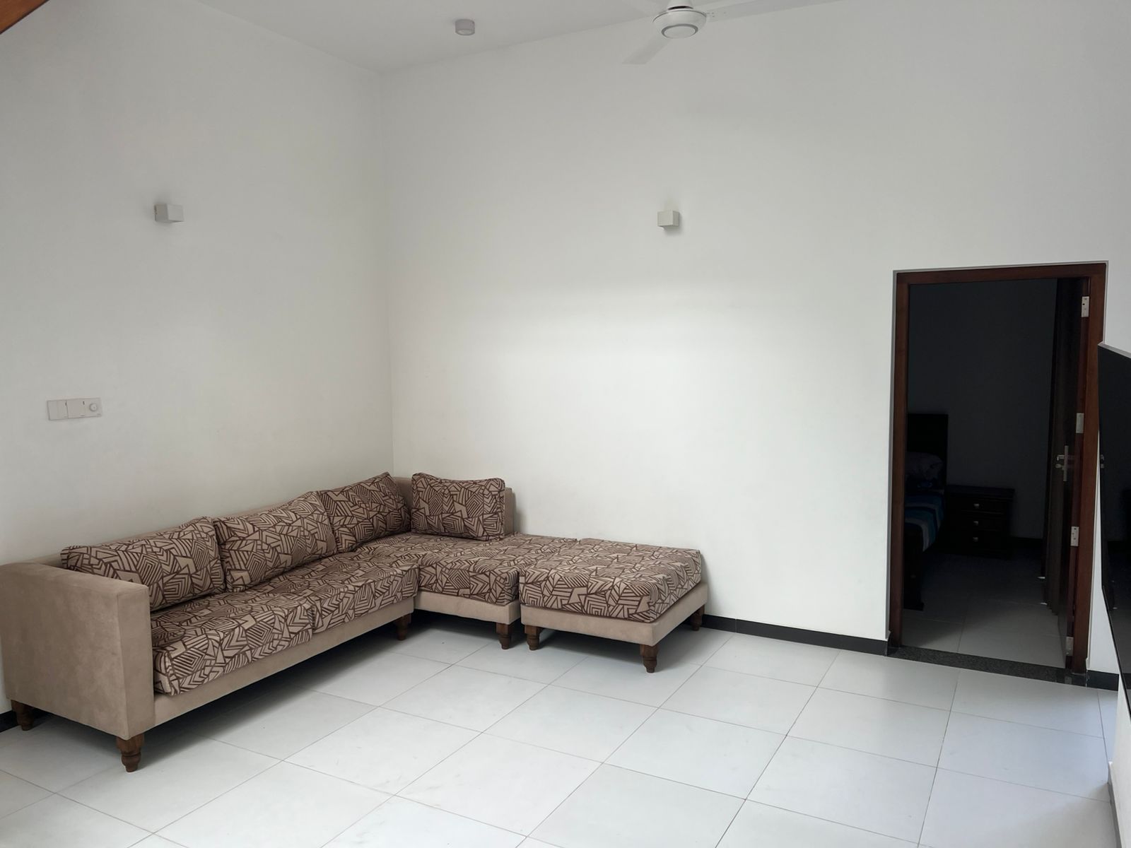 This stunning 5-perch property offers in Kalubowila, Dehiwala - Image 4