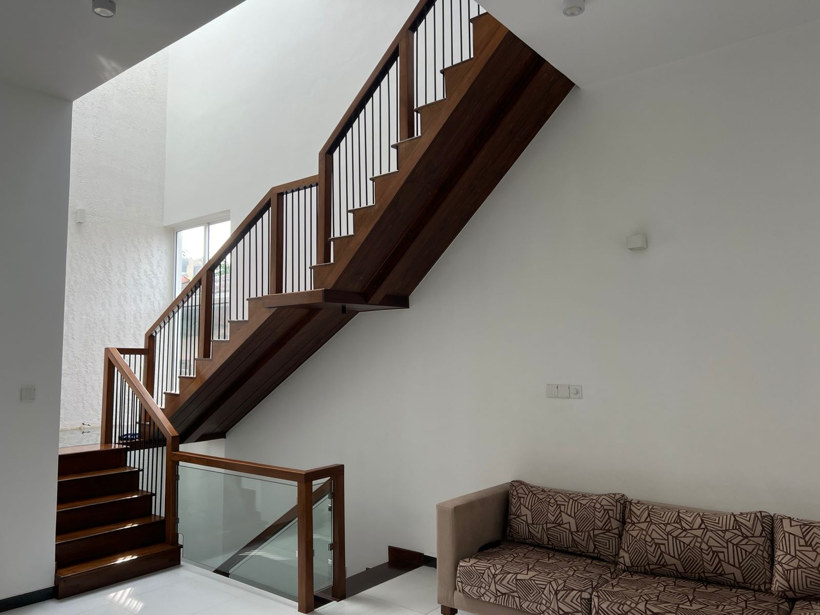 This stunning 5-perch property offers in Kalubowila, Dehiwala - Image 7