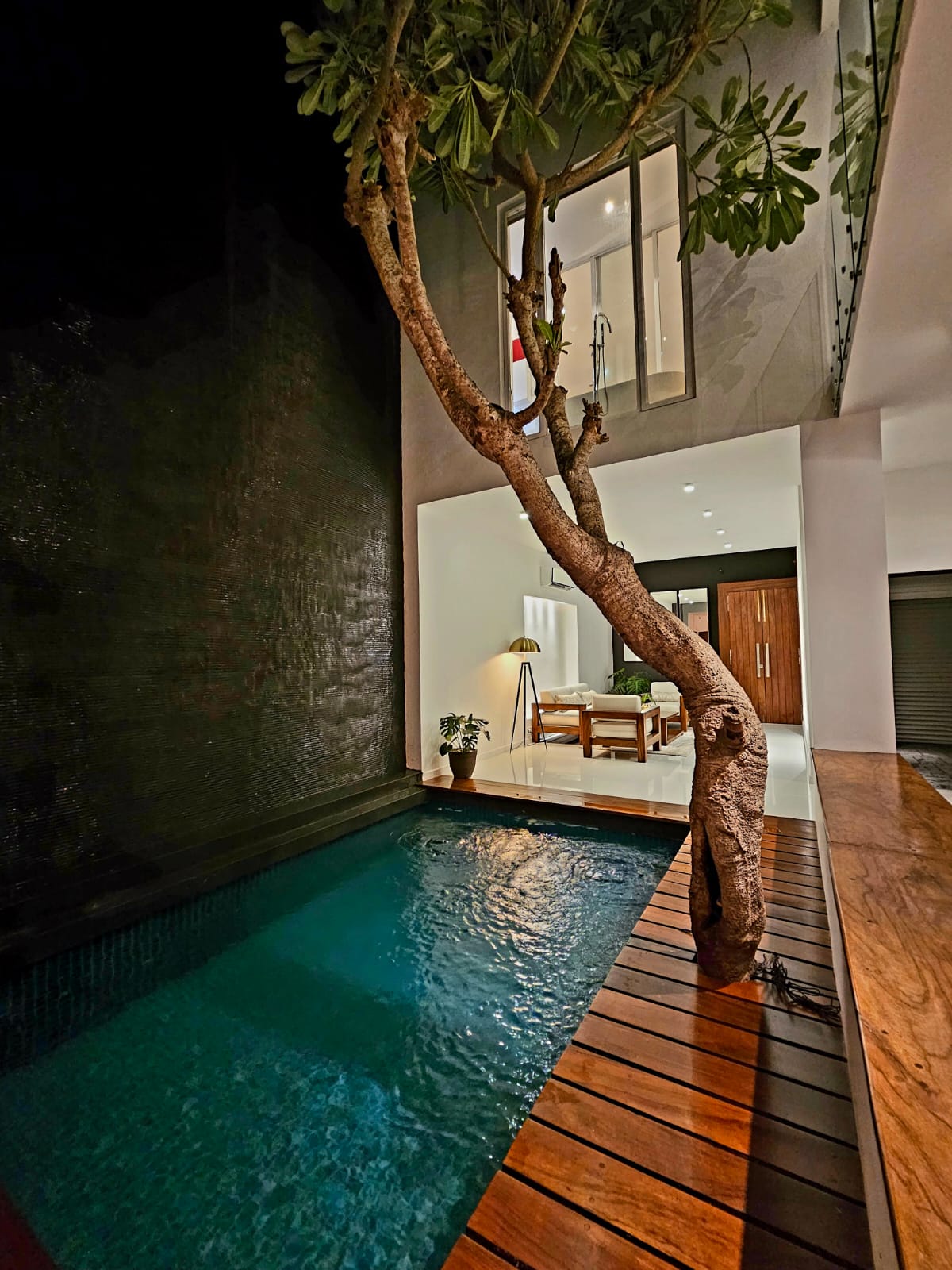 Stunning 4-Bedroom Modern Luxury Home with Indoor Pool & Gym - Image 9