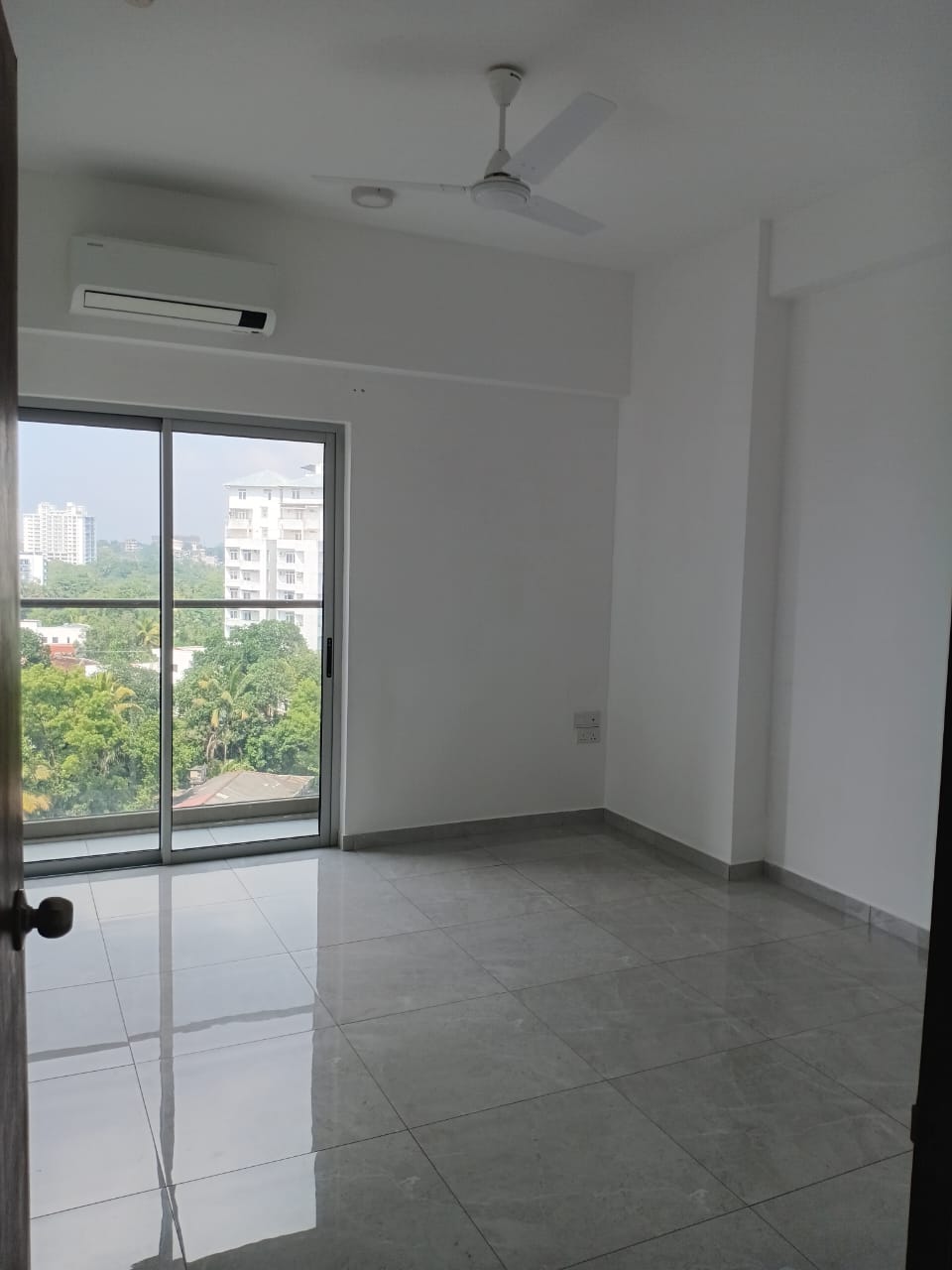 Brand new 3 BR apartment for sale in Iconic Galaxy Rajagiriya - Image 6