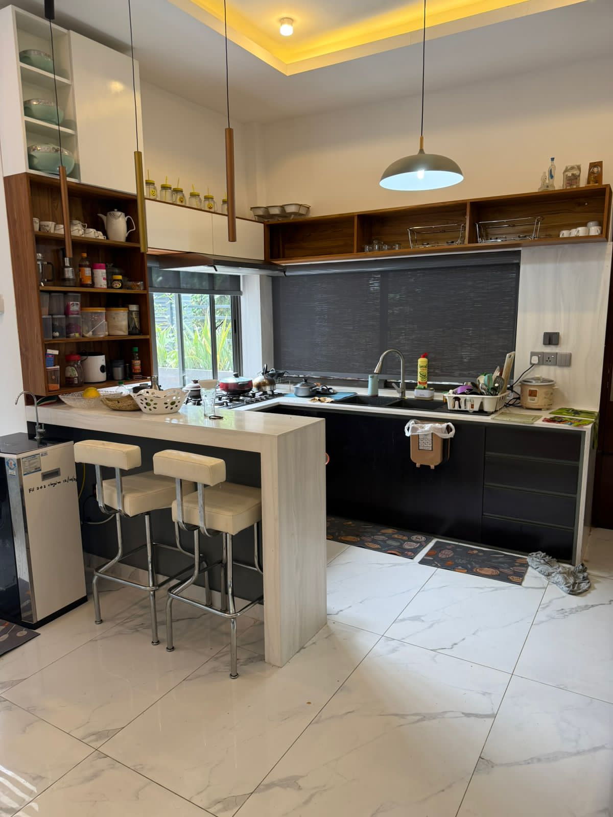 Bolgoda lake overlooking Modern House for sale in Piliyandala - Image 2