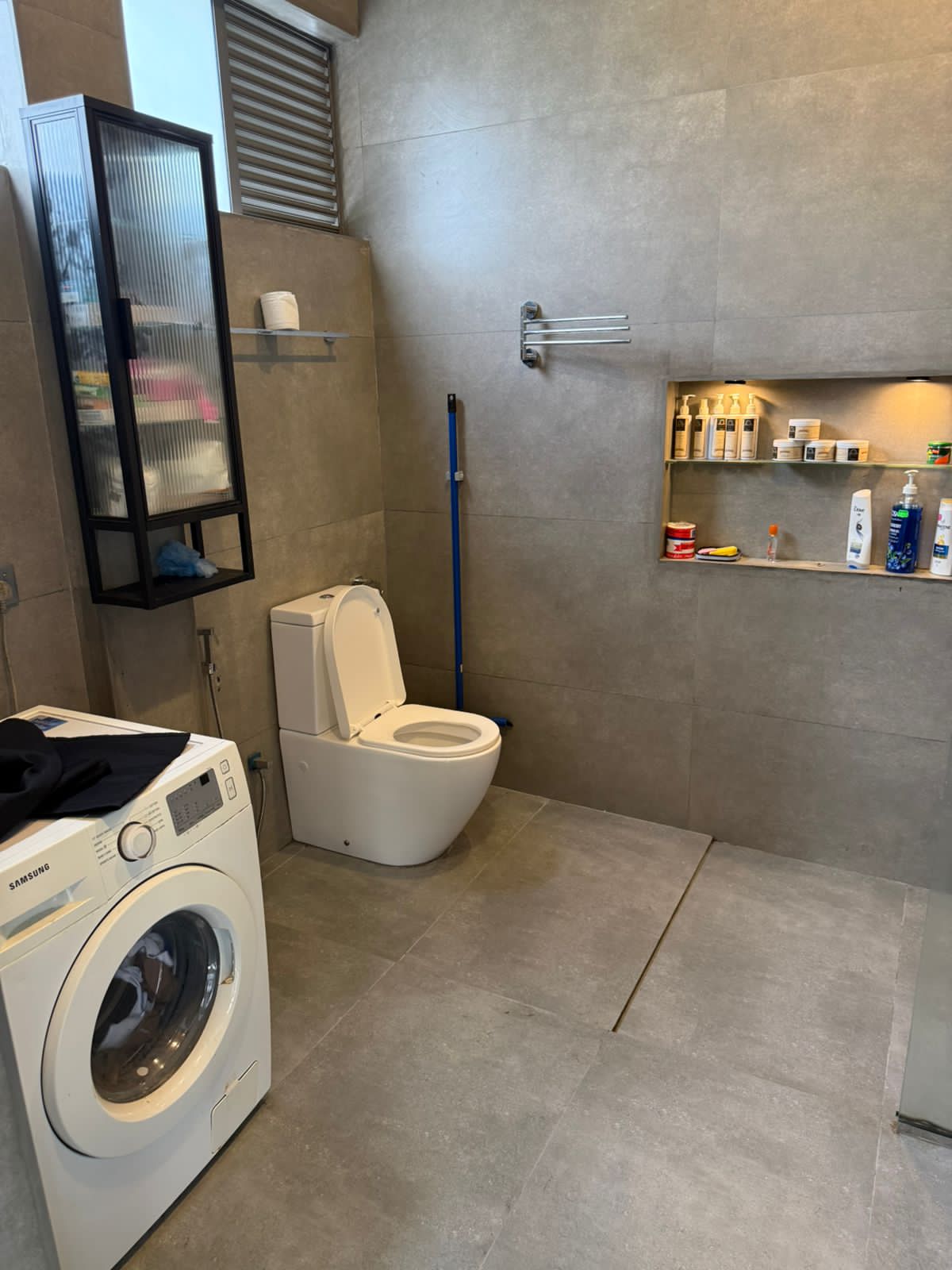 Bolgoda lake overlooking Modern House for sale in Piliyandala - Image 6