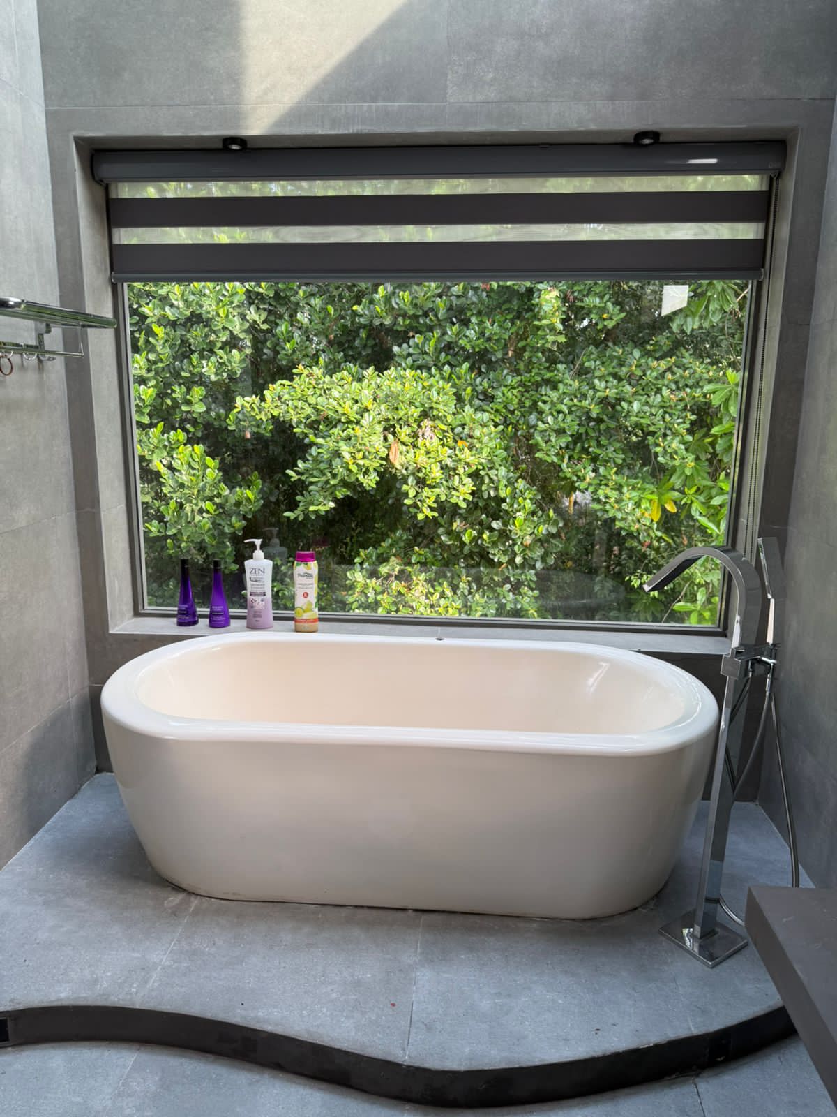 Bolgoda lake overlooking Modern House for sale in Piliyandala - Image 7